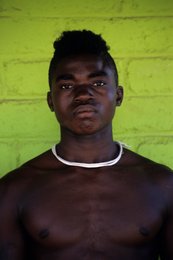 Adornment;-Comoros-Archipelago;-Face;-France;-Indian-Ocean;-Kaleidos;-Kaleidos-images;-La-parole-à-limage;-Laurent-Abad;-Mayotte;-Necklace;-People;-Portrait;-Stories-Pictures;-Young-man